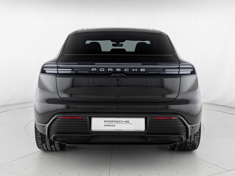 Porsche Macan 4