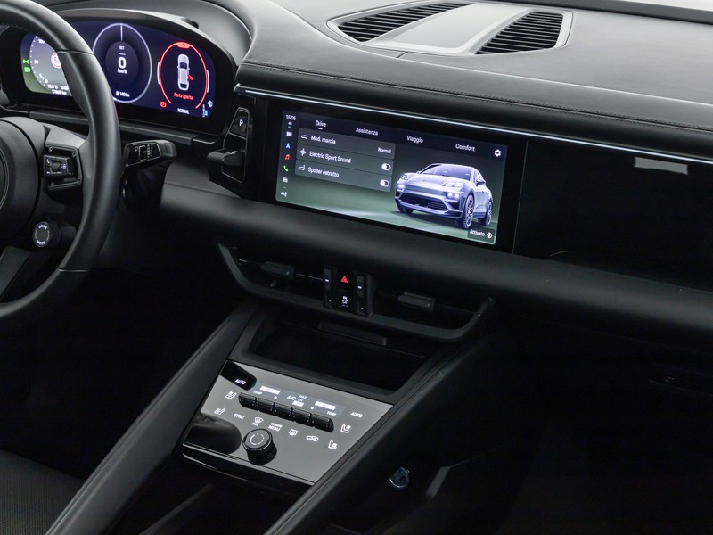 Porsche Macan 4