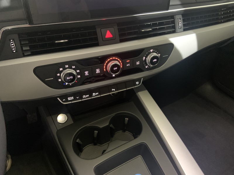 Audi A4 avant 30 2.0 tdi mhev business 136cv s-tronic