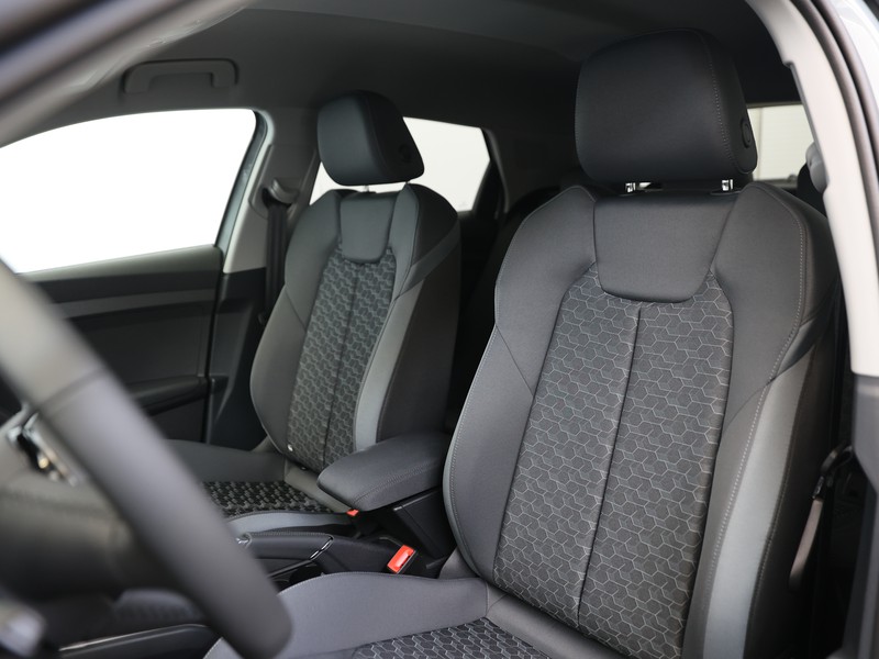 Audi A1 sportback 30 1.0 tfsi identity black 116cv s-tronic