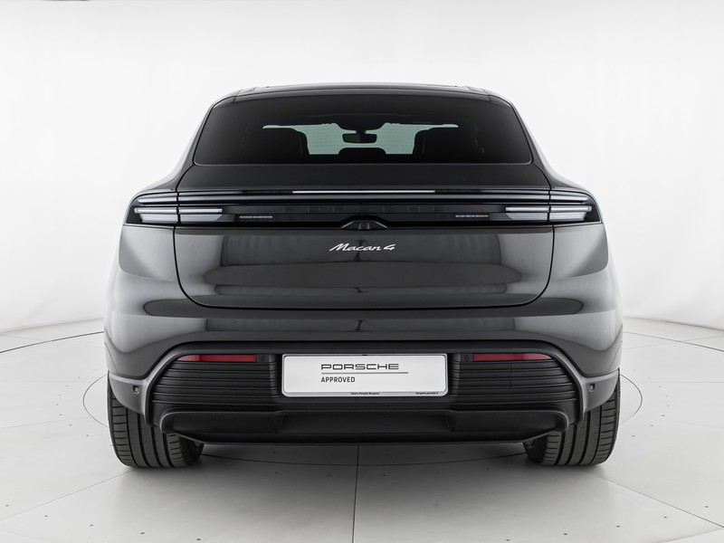 Porsche Macan 4