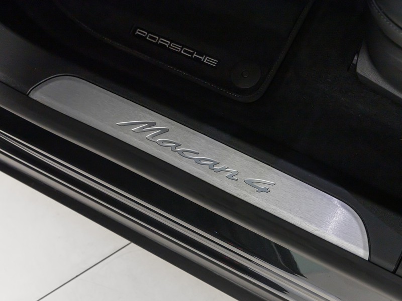 Porsche Macan 4