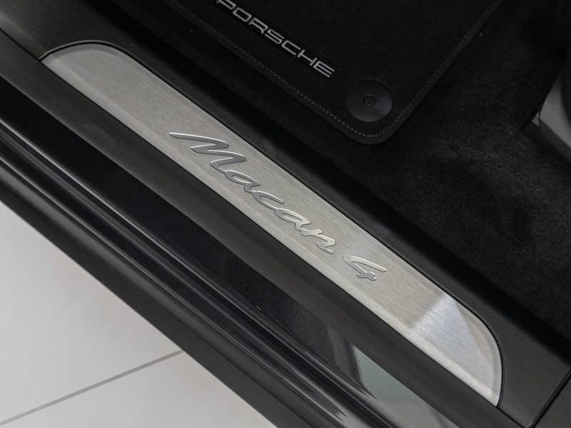 Porsche Macan 4