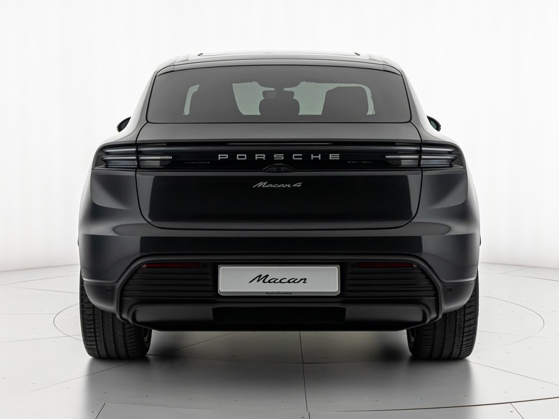 Porsche Macan 4