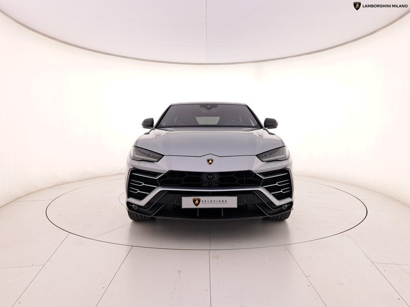 Lamborghini Urus 4.0 v8 auto