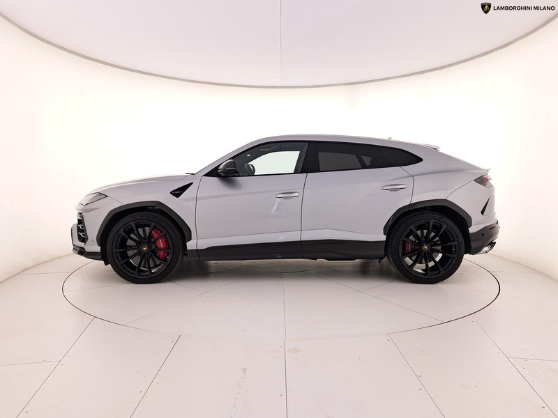 Lamborghini Urus 4.0 v8 auto