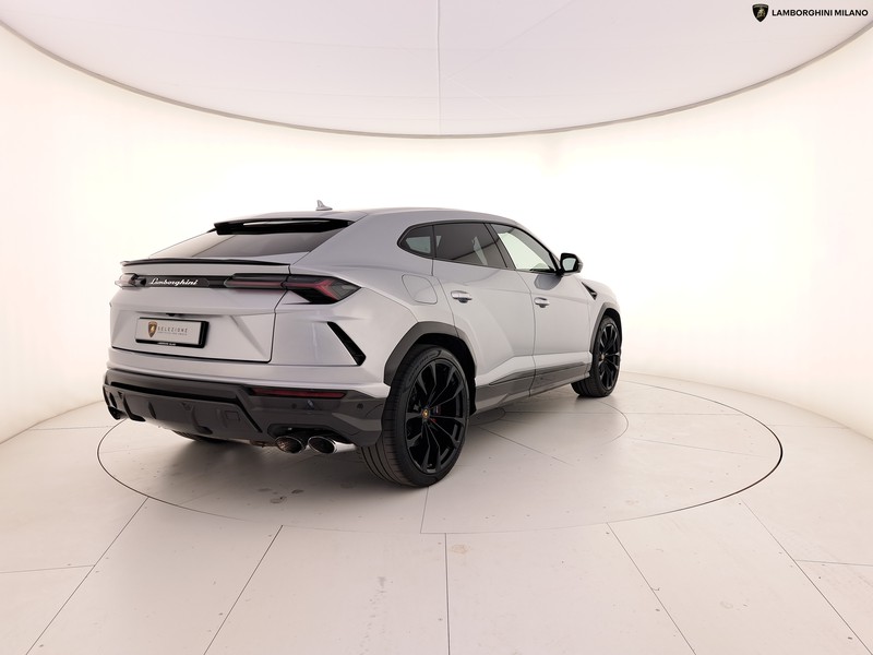 Lamborghini Urus 4.0 v8 auto