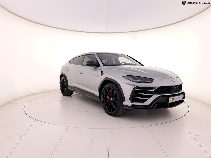 Lamborghini Urus 4.0 v8 auto