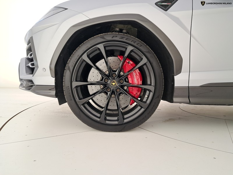Lamborghini Urus 4.0 v8 auto