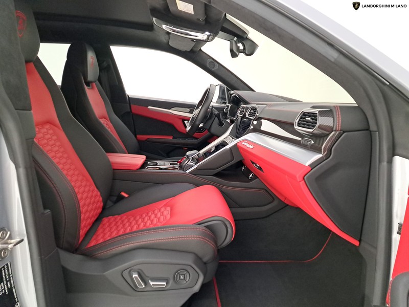 Lamborghini Urus 4.0 v8 auto