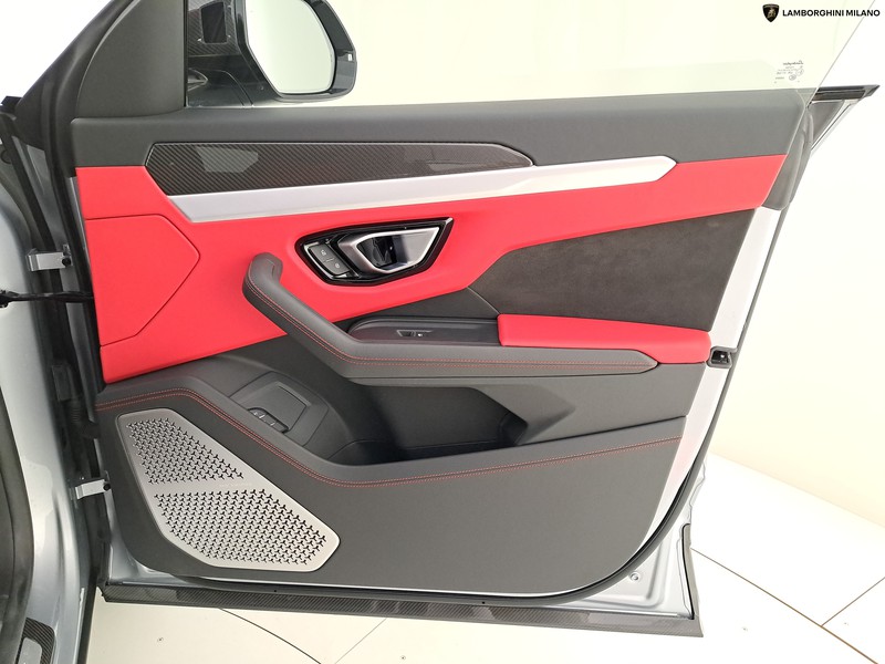 Lamborghini Urus 4.0 v8 auto