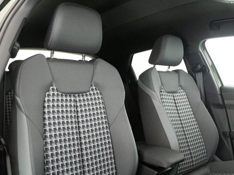 Audi A1 sportback 40 2.0 tfsi identity black 207cv s-tronic