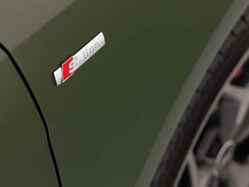 Audi A1 sportback 40 2.0 tfsi identity black 207cv s-tronic