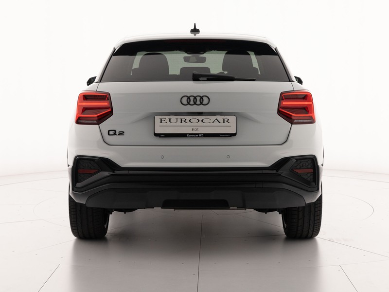 Audi Q2 30 2.0 tdi identity black