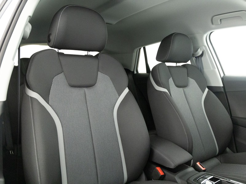 Audi Q2 30 2.0 tdi identity black