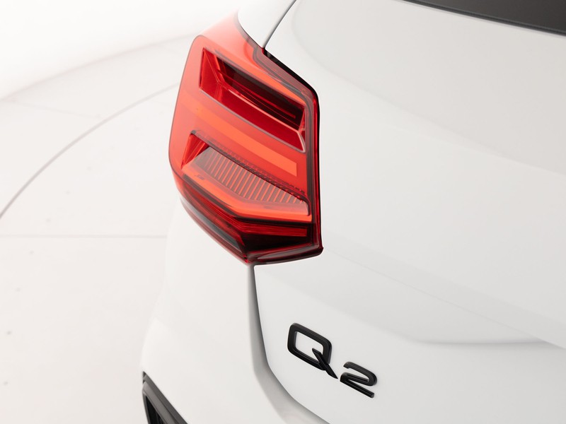 Audi Q2 30 2.0 tdi identity black