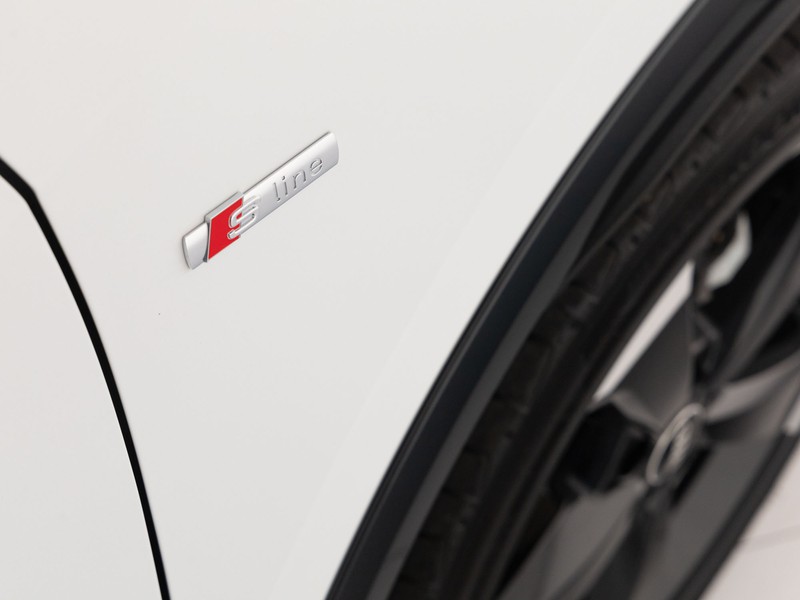 Audi Q2 30 2.0 tdi identity black