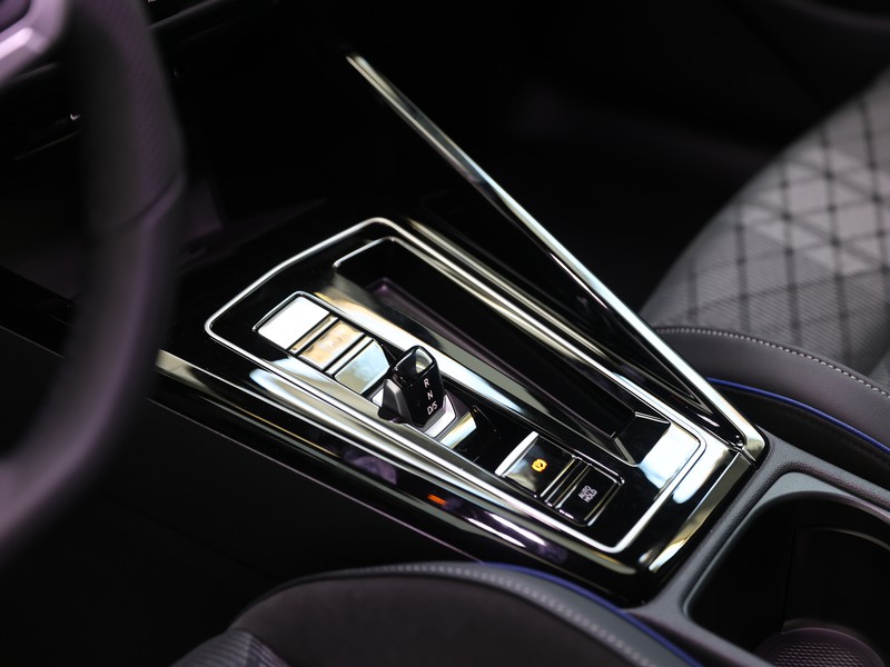Volkswagen Golf 2.0 tdi r-line plus 150cv dsg