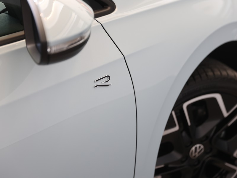 Volkswagen Golf 2.0 tdi r-line plus 150cv dsg