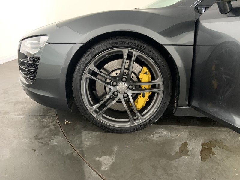 Audi R8 4.2 v8 fsi quattro s-tronic