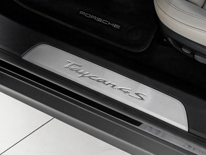 Porsche Taycan 4s