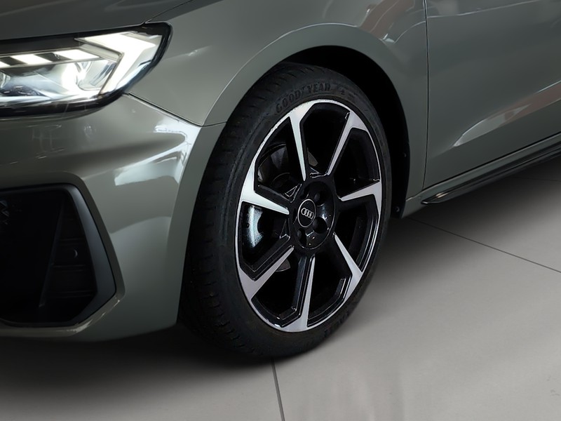 Audi A1 sportback 30 1.0 tfsi identity black 110cv