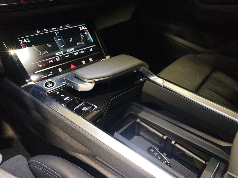 Audi Q8 e-tron 55 s line edition quattro