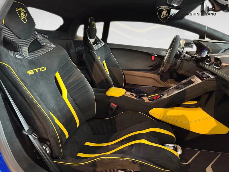 Lamborghini Huracan coupe 5.2 sto 640cv rwd