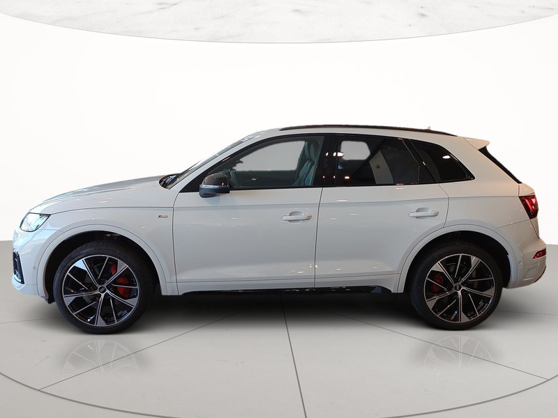 Audi Q5 40 2.0 tdi mhev 12v identity black quattro s-tronic