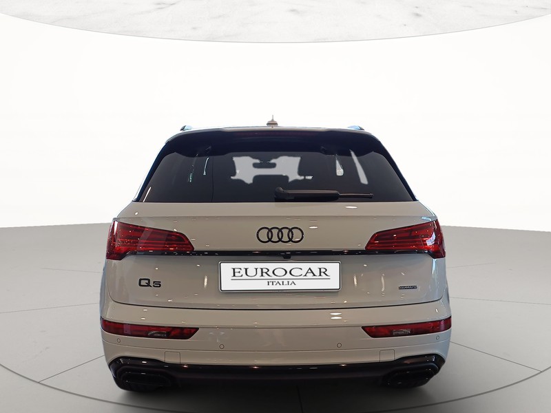 Audi Q5 40 2.0 tdi mhev 12v identity black quattro s-tronic