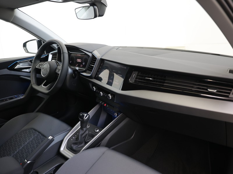 Audi A1 sportback 30 1.0 tfsi identity black 116cv s-tronic