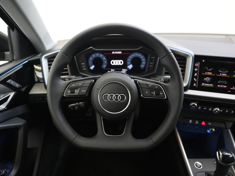 Audi A1 sportback 30 1.0 tfsi identity black 116cv s-tronic