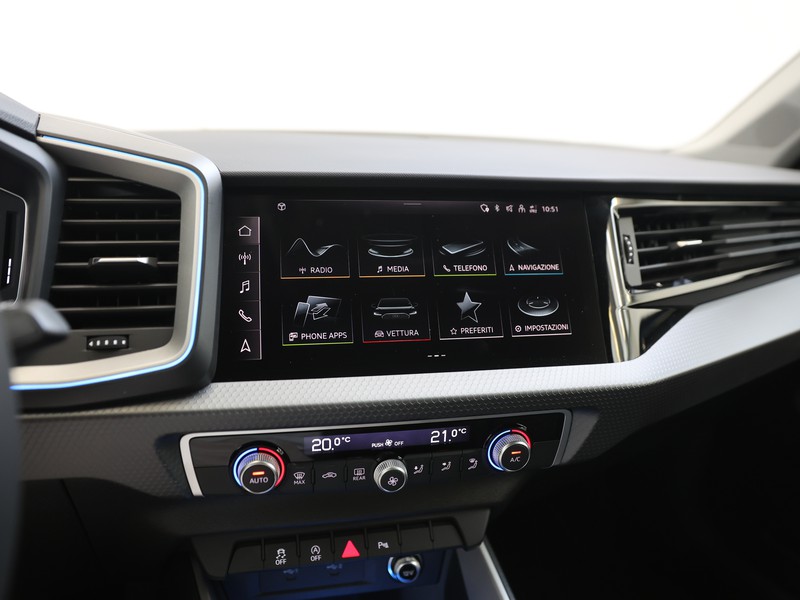 Audi A1 sportback 30 1.0 tfsi identity black 116cv s-tronic