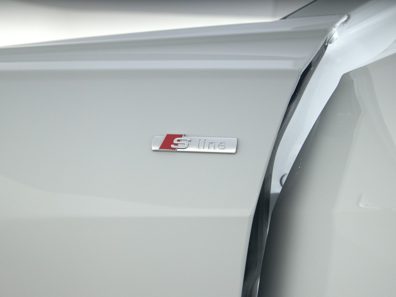 Audi A6 Avant S line edition 40 TDI quattro S tronic