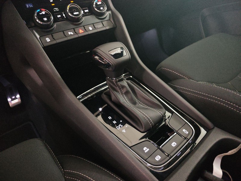 Skoda Karoq 1.5 tsi sportline dsg