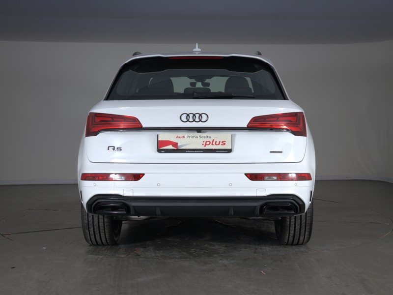 Audi Q5 40 2.0 tdi mhev 12v identity black quattro s-tronic