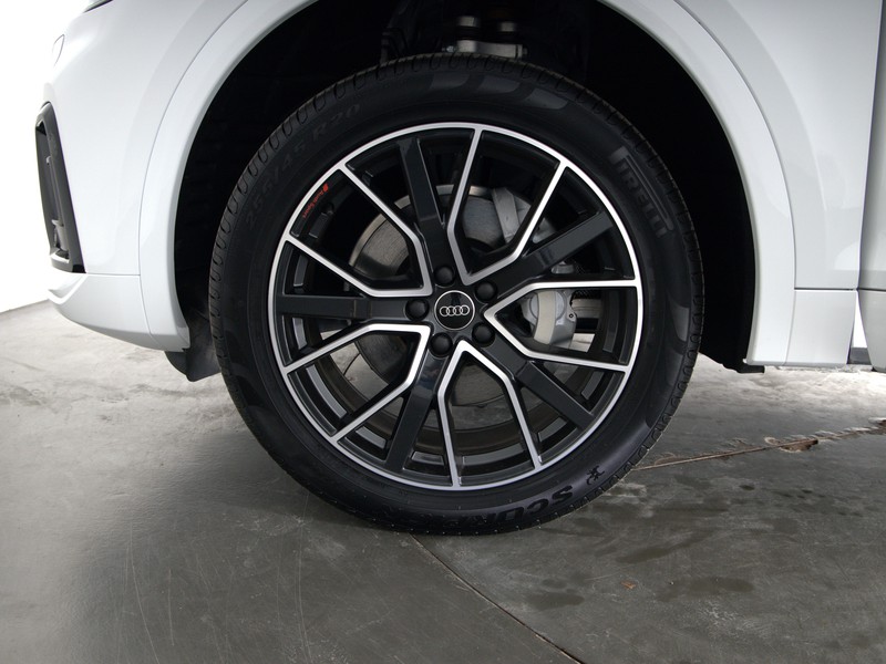 Audi Q5 40 2.0 tdi mhev 12v identity black quattro s-tronic