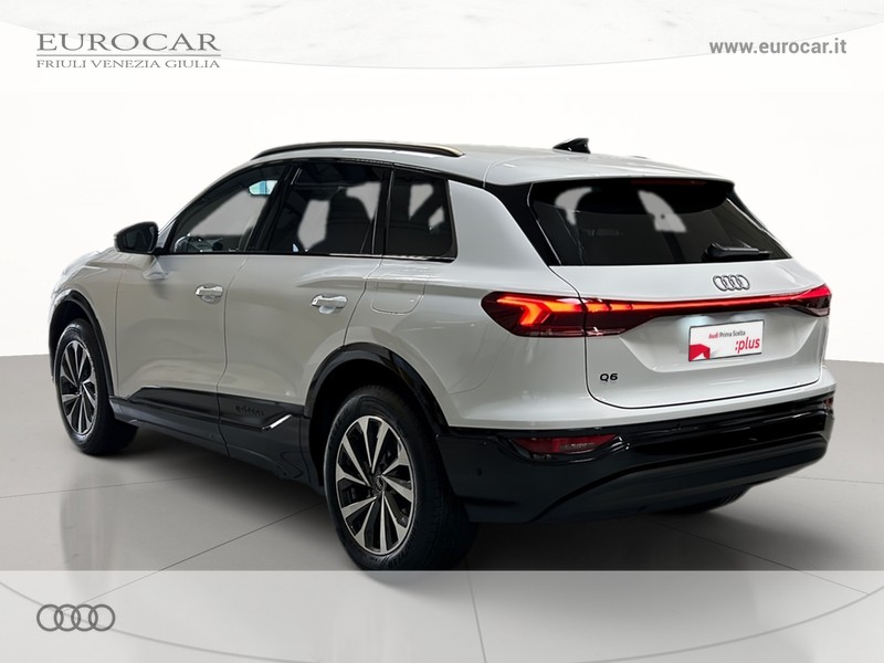 Audi Q6 e-tron performance business advanced 326cv