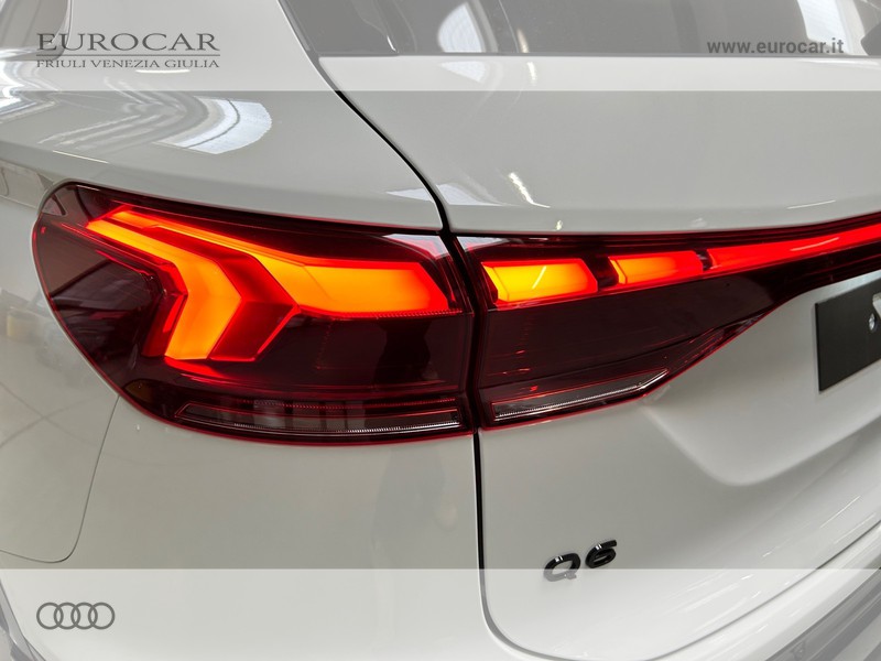 Audi Q6 e-tron performance business advanced 326cv