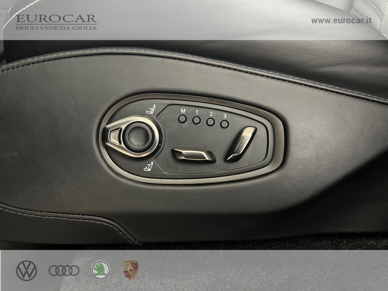 Aston Martin V8 Aston martin dbx 707  4.0 auto