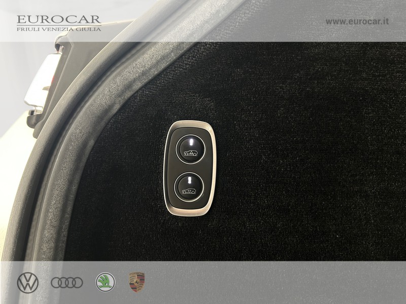 Aston Martin V8 Aston martin dbx 707  4.0 auto