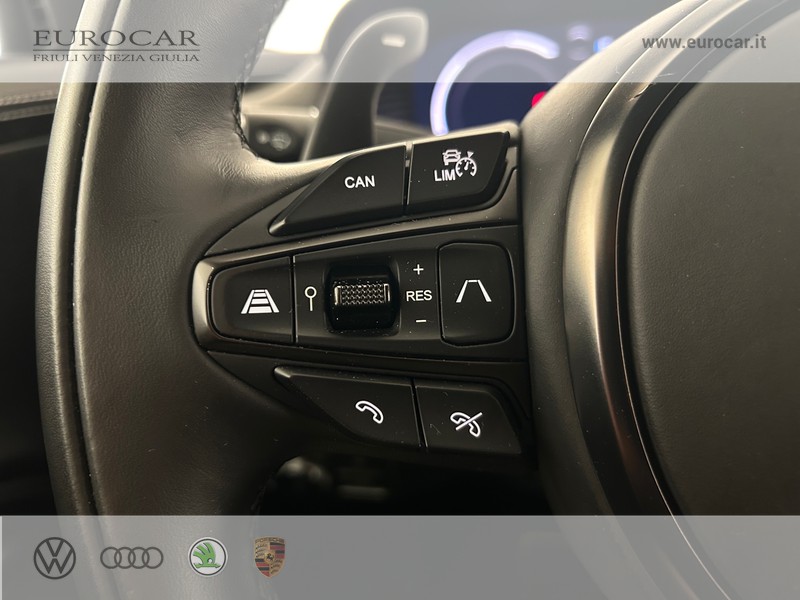Aston Martin V8 Aston martin dbx 707  4.0 auto