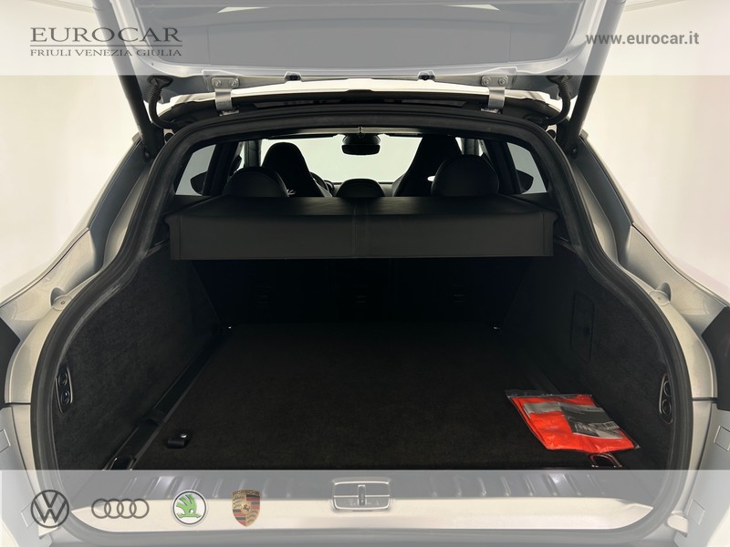 Aston Martin V8 Aston martin dbx 707  4.0 auto