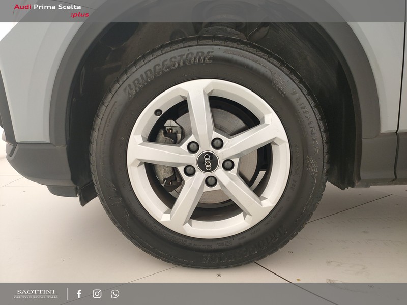 Audi Q2 35 TFSI Business S tronic