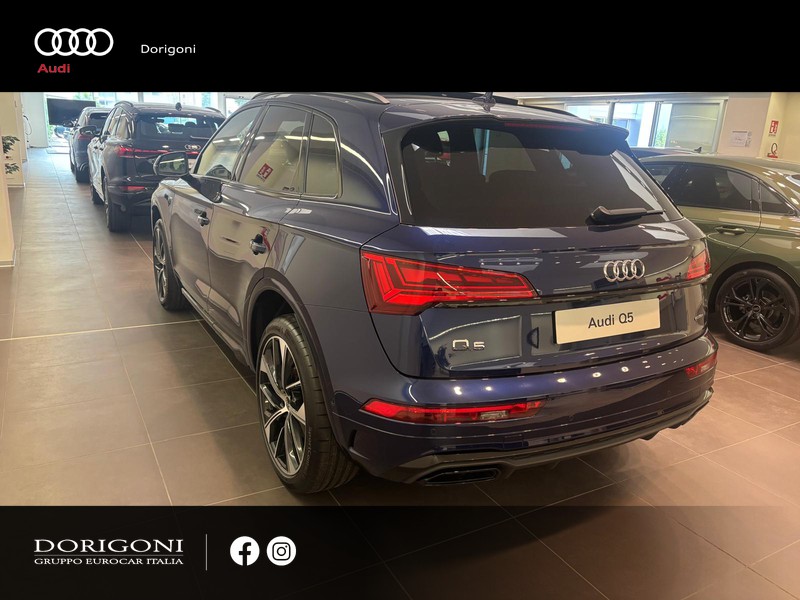 Audi Q5 40 2.0 tdi mhev 12v identity black quattro s-tronic