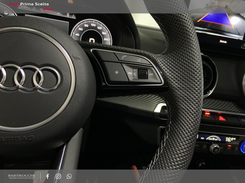 Audi Q2 35 1.5 tfsi identity black s-tronic