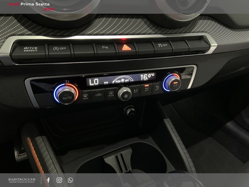 Audi Q2 35 1.5 tfsi identity black s-tronic