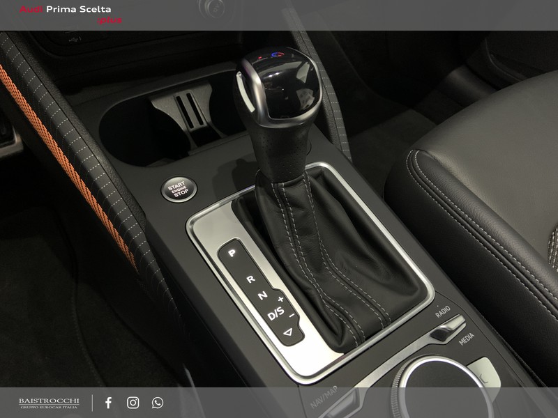 Audi Q2 35 1.5 tfsi identity black s-tronic