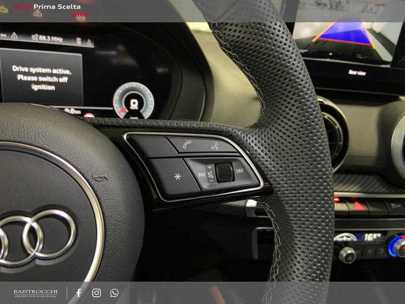 Audi Q2 35 1.5 tfsi identity black s-tronic