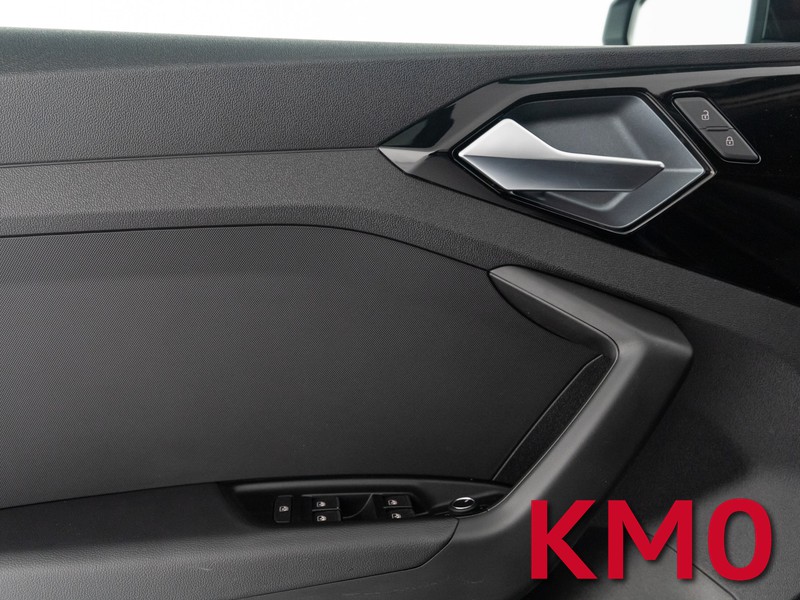 Audi A1 sportback 30 1.0 tfsi identity black 116cv s-tronic